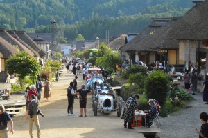 Cars lined up in Ouchijuku