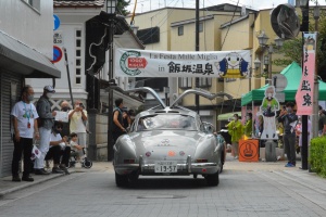 MERCEDES BENZ 300SL GULL WING welcomed by local people at Iizaka Onsen